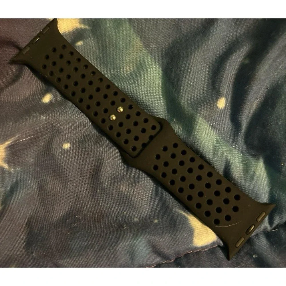 NEW Silicone Sport Band in Black for Apple Watch 38mm/40mm/41mm